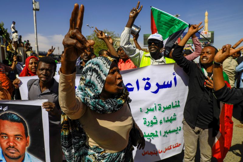 © Reuters. محكمة بالسودان تقضي بإعدام 29 من أفراد المخابرات في قضية مقتل مُعلم