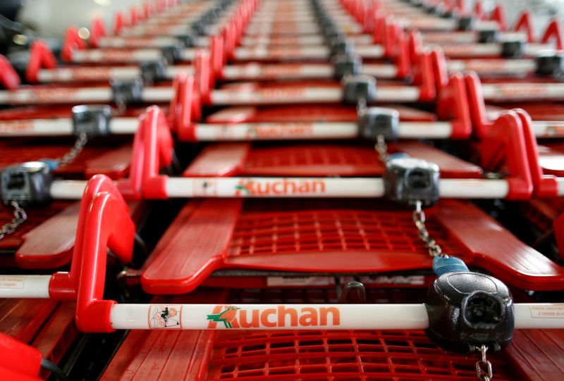 Auchan prévoit le départ d'au moins 1.000 salariés, selon la presse
