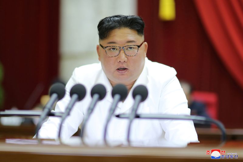 © Reuters. North Korean leader Kim Jong Un speaks during the 5th Plenary Meeting of the 7th Central Committee of the Workers' Party of Korea