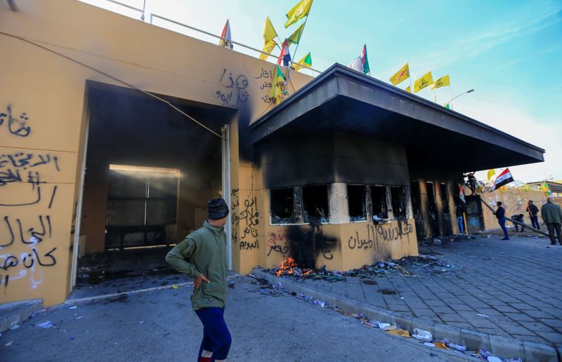 © Reuters. Protests at the U.S. Embassy in Baghdad