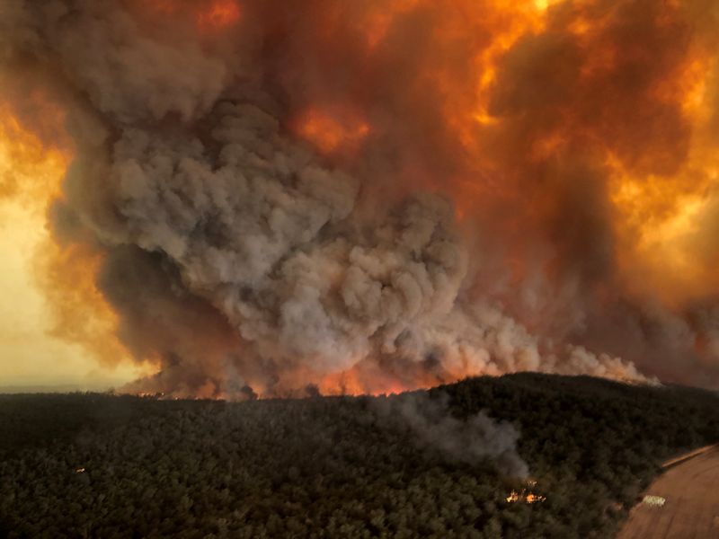 Evacuación masiva en Australia mientras los incendios arrasan zonas turísticas