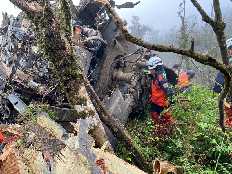 Helicóptero cai em Taiwan e deixa ao menos 8 mortos, incluindo comandante das Forças Armadas