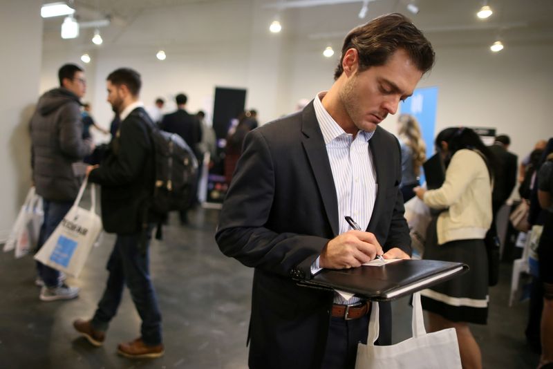 © Reuters. FILE PHOTO: People attend TechFair LA, a technology job fair, in Los Angeles