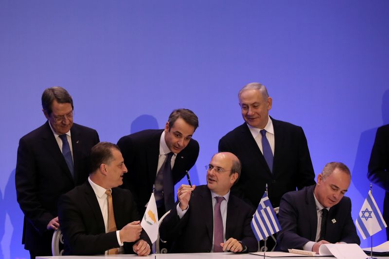 © Reuters. Greece, Israel and Cyprus sign the EastMed gas pipeline deal