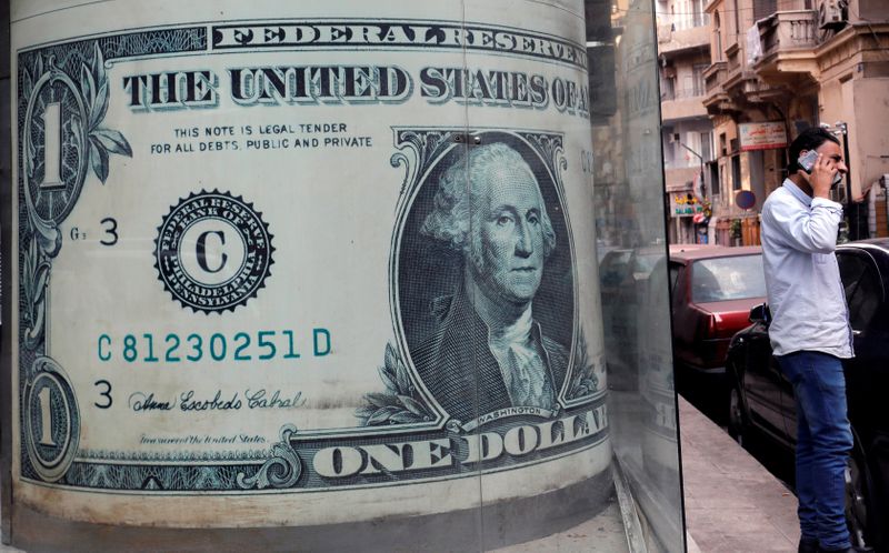 Dólar segue exterior e fecha em alta ante real na 1ª sessão de 2020