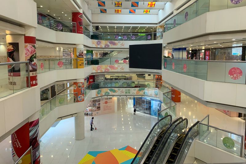 © Reuters. Retailer stores inside a shopping mall have closed down for half day following a violent attack on residents happened at Yuen Long, in Hong Kong