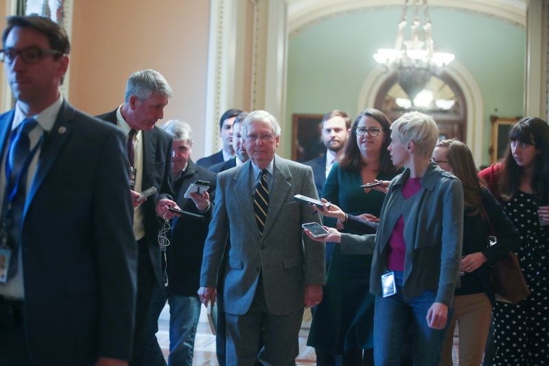 © Reuters. U.S. Senate Majority Leader McConnell speaks to reporters as he departs the Senate floor in the U.S. Capitol in Washington