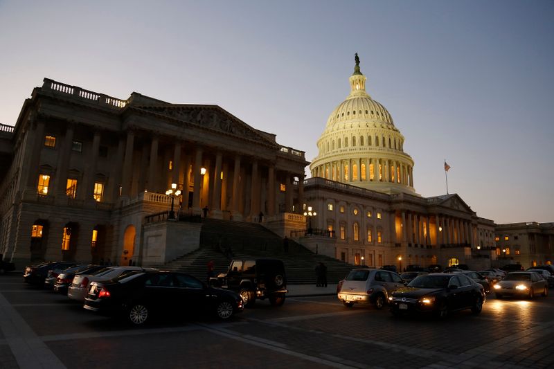 © Reuters. Night falls over U.S. Capitol Dome, as members of Republican-controlled U.S. House of Representatives deal with budget showdown with Democratic-controlled U.S. Senate, and possible government shutdown in Washington