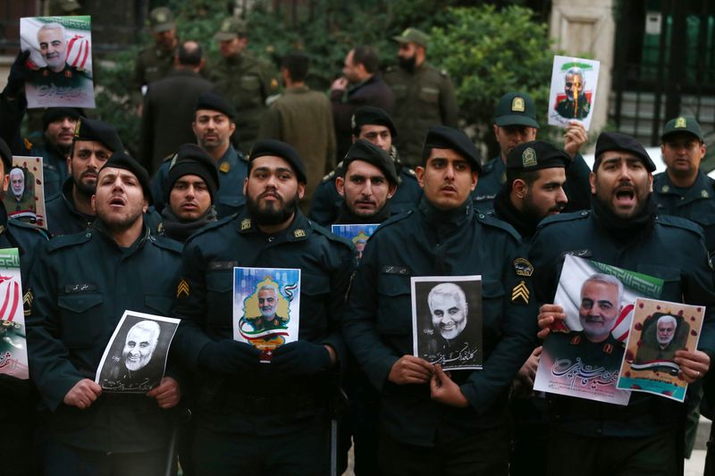 © Reuters. حقائق-العلاقات الأمريكية الإيرانية منذ انقلاب 1953 حتى مقتل سليماني في 2020