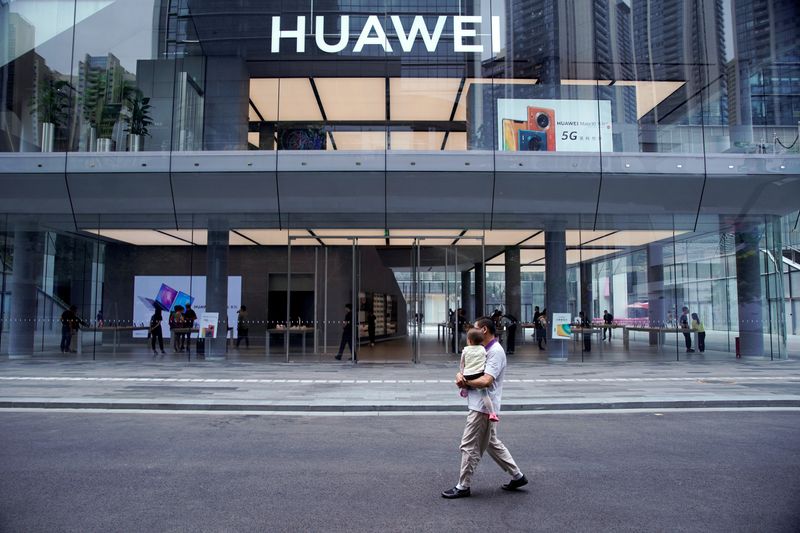 © Reuters. A general view of Huawei's first global flagship store