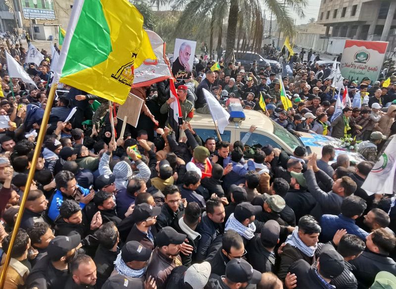Miles de personas marchan en Bagdad para llorar a Soleimani tras el ataque aéreo estadounidense