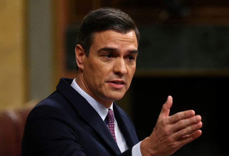 رئيس وزراء إسبانيا يتعهد بحل أزمة قطالونيا