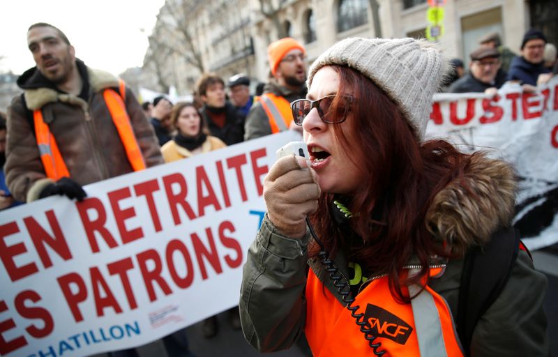 Confrontos eclodem em protesto em Paris contra reforma da previdência