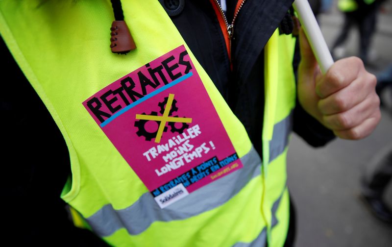 © Reuters. Foto del sábado de un manifestante en una marcha en París