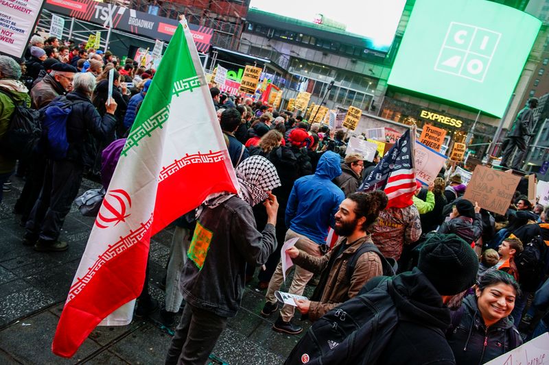 © Reuters. People take part in an anti-war protest amid increased tensions between the United States and Iran at Times Square in New York
