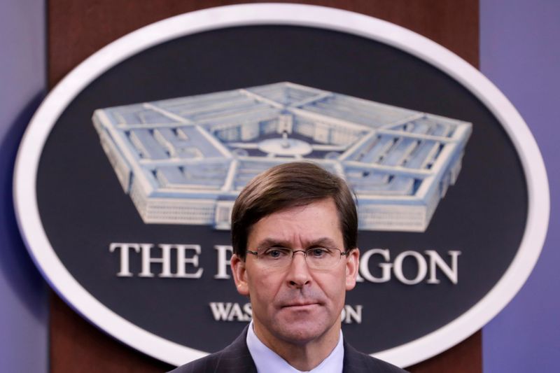 © Reuters. وزير الدفاع الأمريكي يقول إن واشنطن لا تخطط للانسحاب من العراق