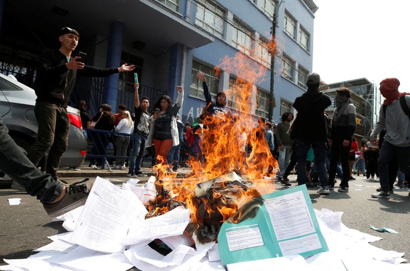 Las protestas alteran la prueba de admisión a las universidades en Chile