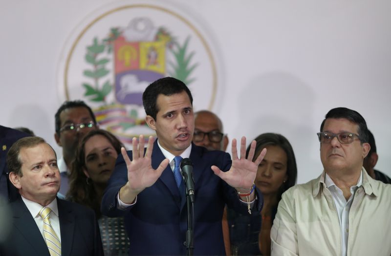 Guaidó dice que arriesgará el pellejo para encabezar la asamblea de Venezuela