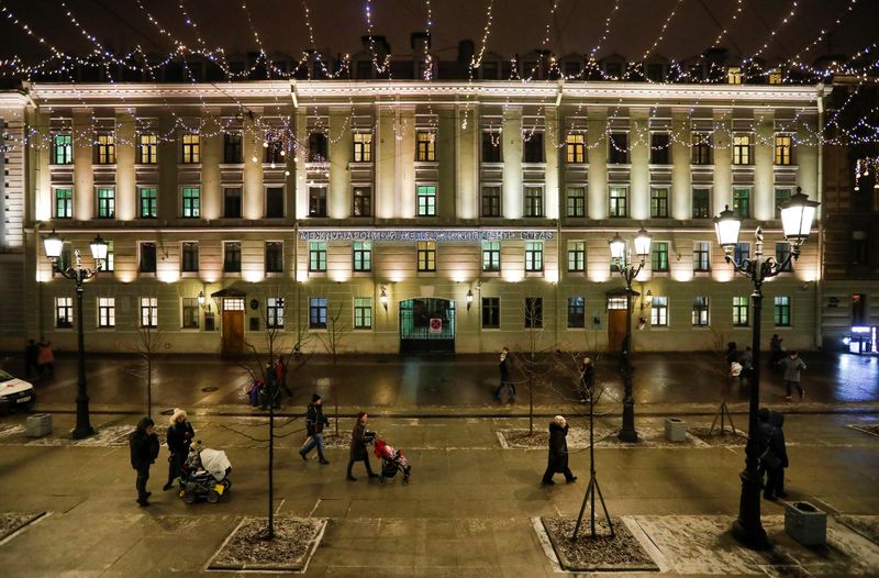 © Reuters. People walk past the Sogaz International Medical Centre in Saint Petersburg