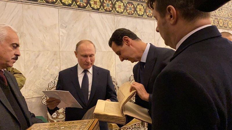 Putin faz rara visita à Síria e encontra-se com Bashar al-Assad