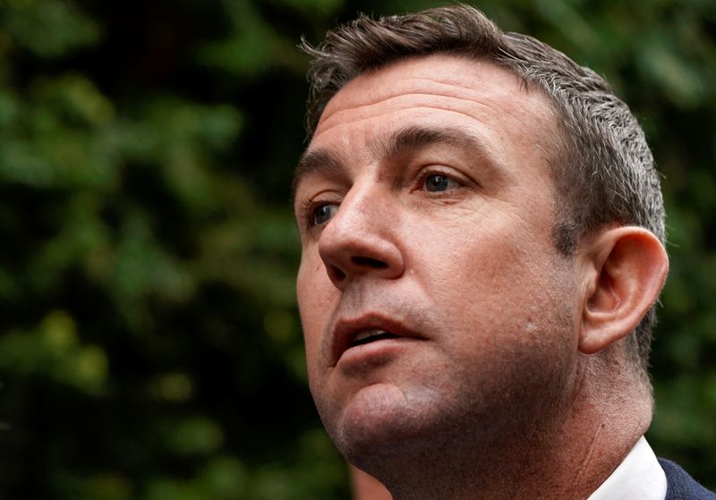 © Reuters. FILE PHOTO: U.S. Representative Duncan Hunter leaves federal court after pleading guilty to misusing campaign funds in San Diego