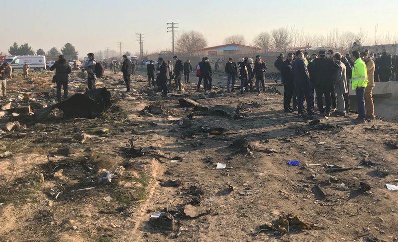 © Reuters. مقتل 176 شخصا في تحطم طائرة ركاب أوكرانية في إيران