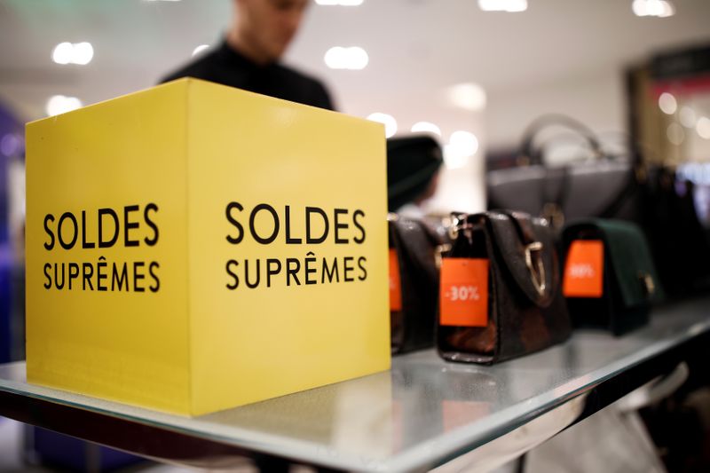 © Reuters. First day of winter sales in France