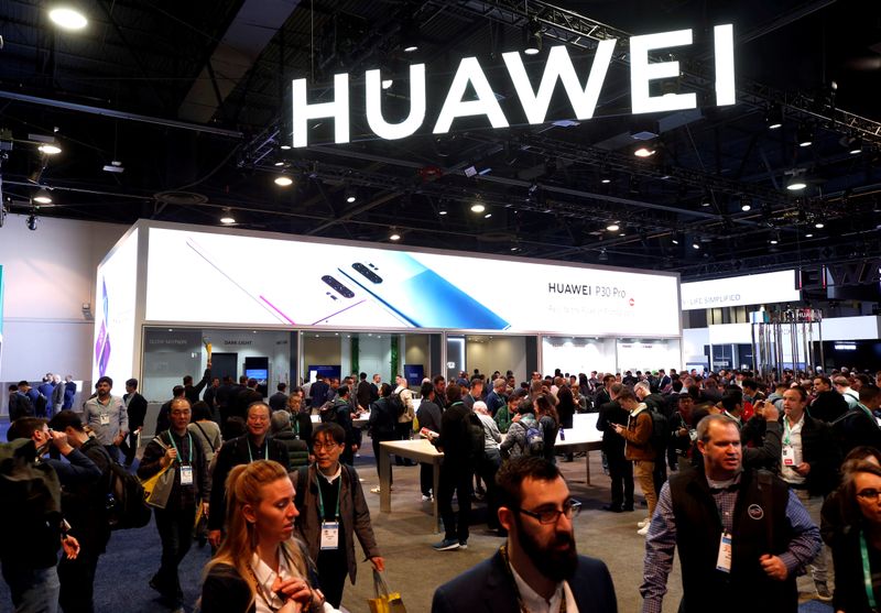 © Reuters. FILE PHOTO: The Huawei booth is shown during the 2020 CES in Las Vegas