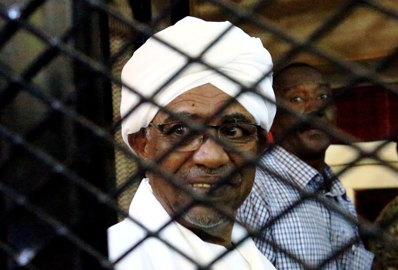 © Reuters. السودان يصادر أصول الحزب الحاكم سابقا بزعامة البشير