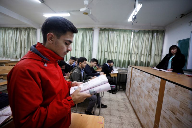 © Reuters. تزايد أعداد السوريين الذين يتعلمون الروسية في المدارس