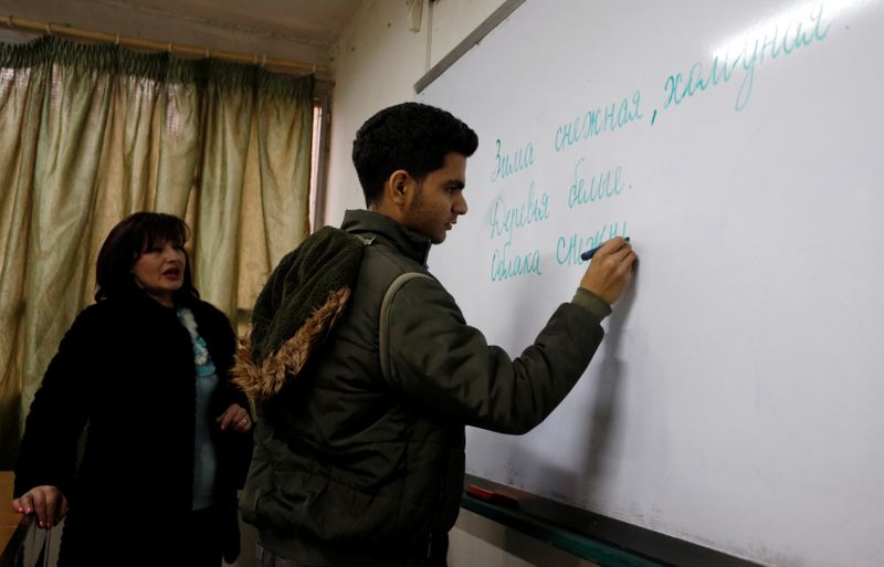 © Reuters. غصن يقول إنه سيدرس السفر إلى فرنسا إذا حصل على ضمانات