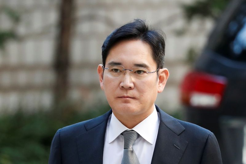 © Reuters. Samsung Electronics Vice Chairman, Jay Y. Lee, arrives at Seoul high court in Seoul