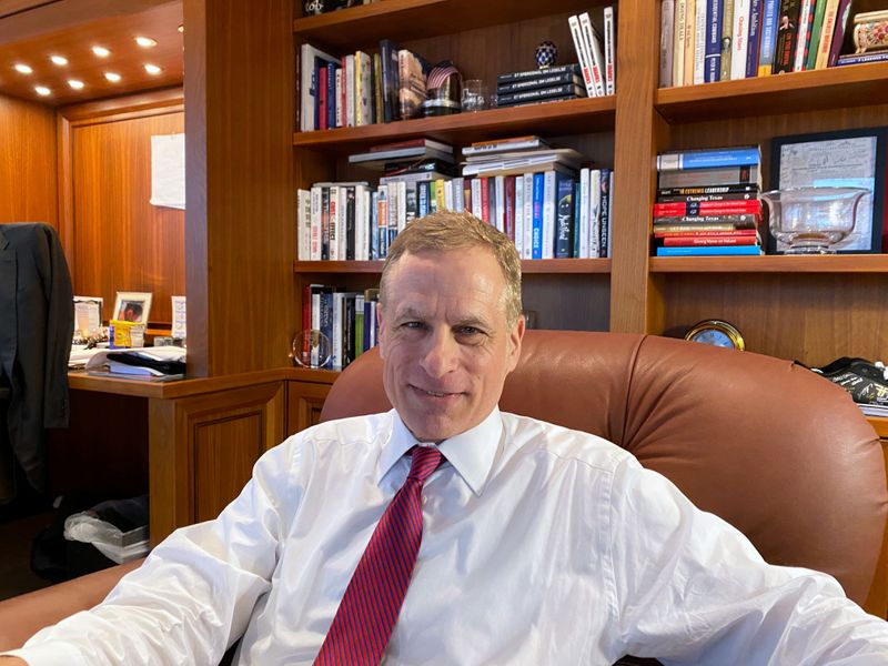 © Reuters. Dallas Federal Reserve Bank President Robert Kaplan speaks during an interview in his office at the bank's headquarters in Dallas