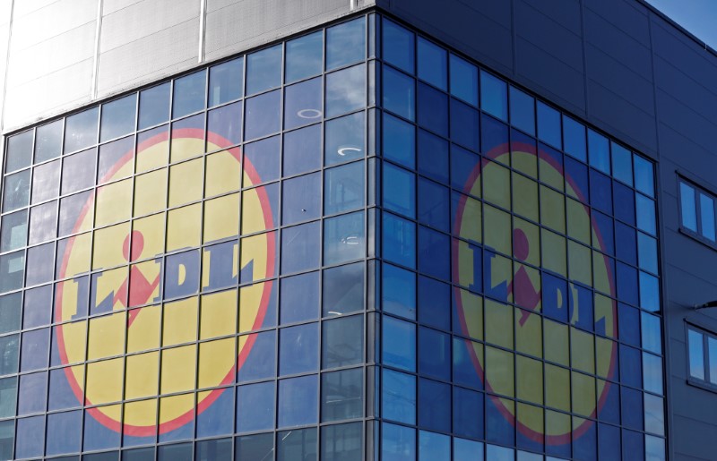 © Reuters. Lidl's logos are seen on the exterior of its new Scottish distribution centre as it commences operations in Motherwell, Scotland
