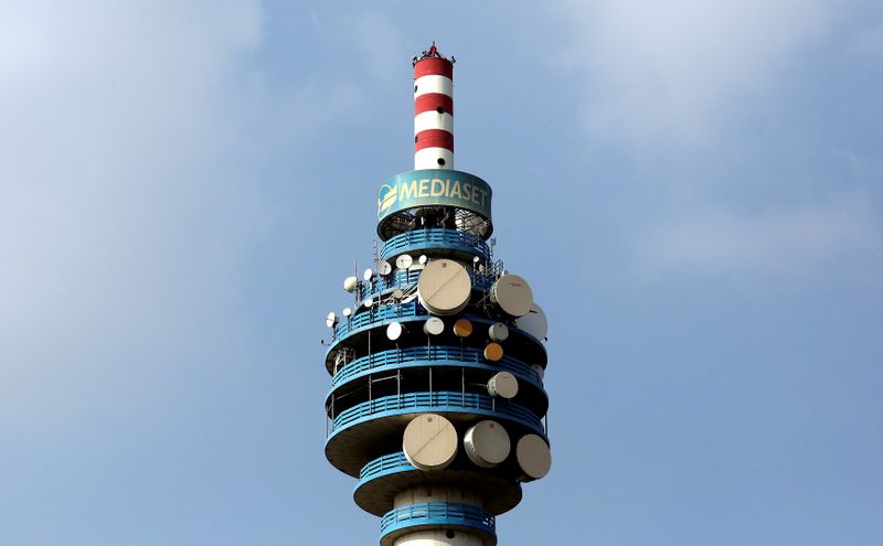© Reuters. FOTO DE ARCHIVO: La torre Mediaset se ve en el barrio de Cologno Monzese en Milán, Italia, en este 7 de abril de 2016