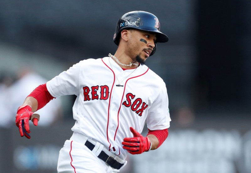 Reports: Red Sox give Betts record $27 million to avoid arbitration