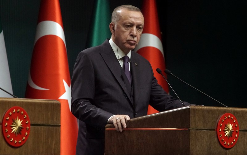 © Reuters. رئيسا المخابرات التركية والسورية يجتمعان في أول اتصال رسمي منذ سنوات