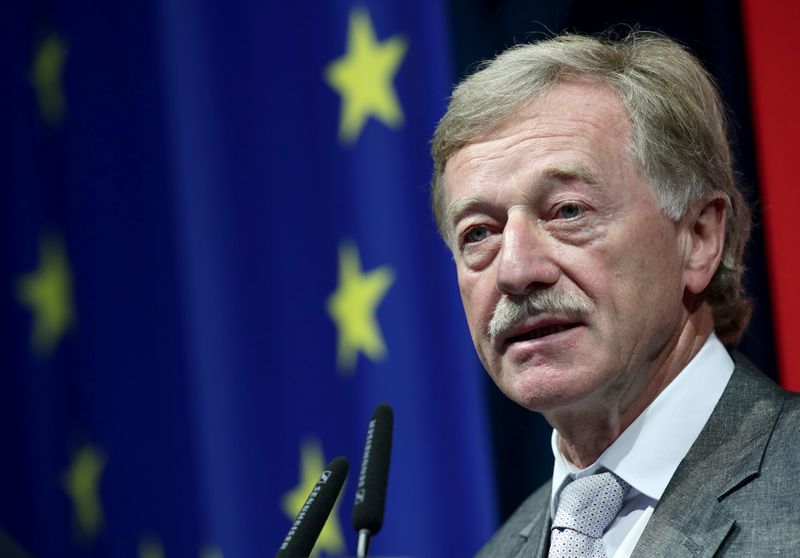 © Reuters. Yves Mersch, Member of the Executive Board of ECB, speaks during an economics conference in Linz