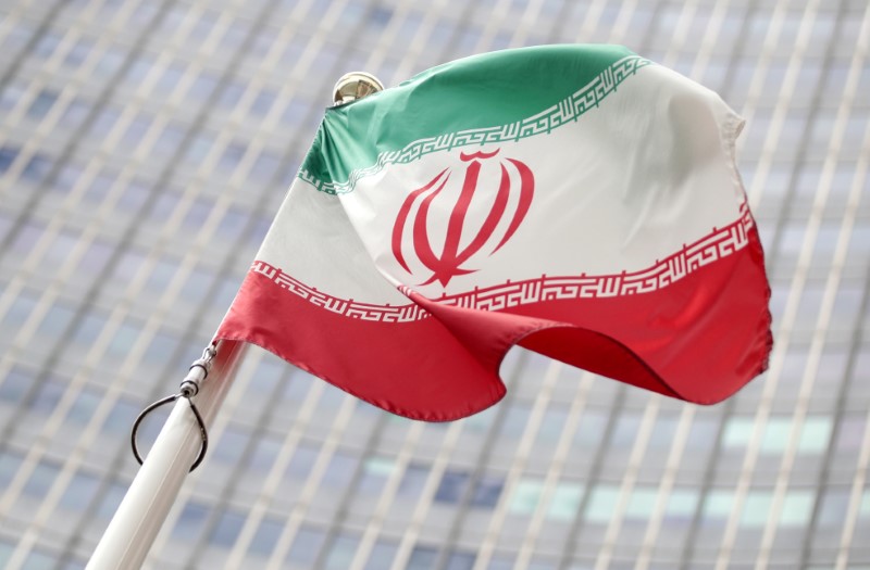 © Reuters. FILE PHOTO: The Iranian flag flutters in front the International Atomic Energy Agency headquarters in Vienna