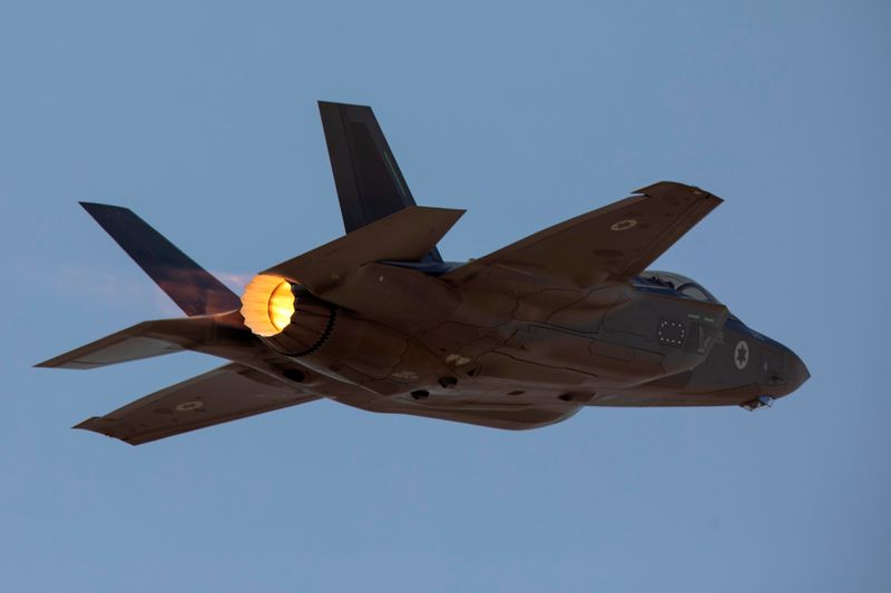 © Reuters. FILE PHOTO: An Israeli F35 aircraft is seen in mid-flight during "Blue Flag", an aerial exercise hosted by Israel with the participation of foreign air force crews, at Ovda military air base, southern Israel