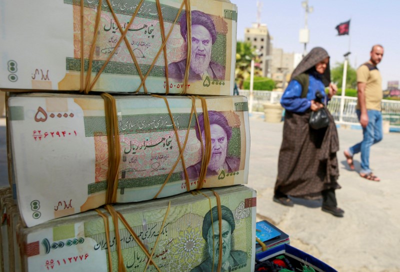 Iran recession to deepen, reserves to fall to $73 billion by March: IIF