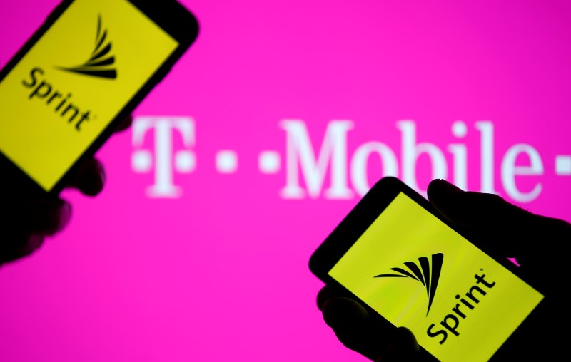 © Reuters. A smartphones with Sprint logo are seen in front of a screen projection of T-mobile logo, in this picture illustration