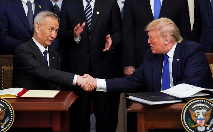 الرئيس الصيني يبلغ ترامب أنه يرحب بتوقيع المرحلة 1 من اتفاق التجارة