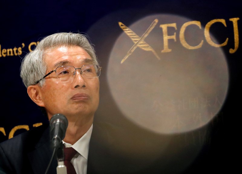 © Reuters. FILE PHOTO: Junichiro Hironaka, chief lawyer of the ousted Nissan Motor Co Ltd chairman Carlos Ghosn, attends a news conference in Tokyo