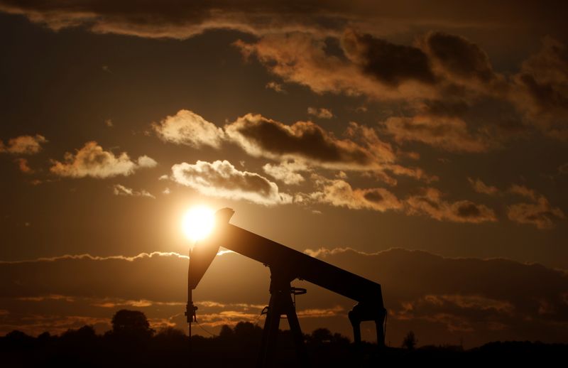 Нефть дорожает после подписания сделки США и КНР