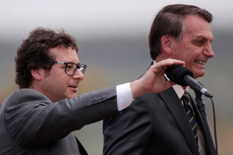 Bolsonaro defende chefe da Secom e diz que vai mantê-lo no cargo