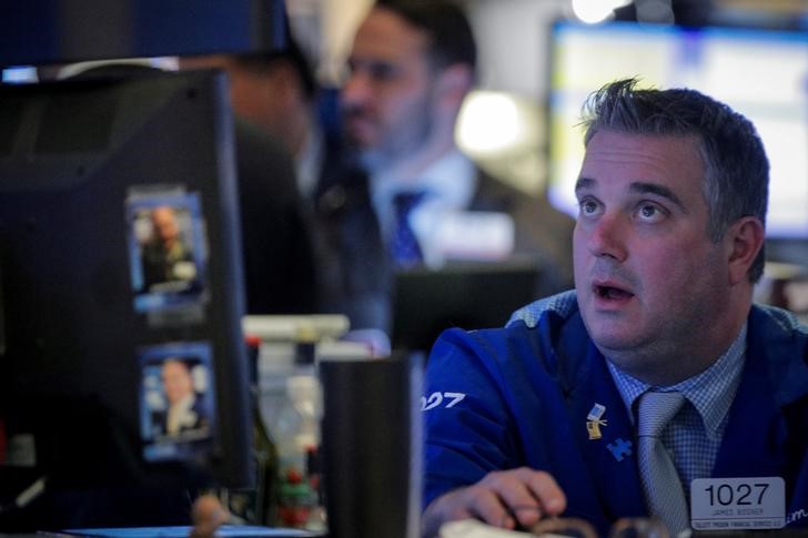Borsa Usa, S&amp;P 500 supera 3.300 punti su utili Morgan Stanley, rally tecnologici