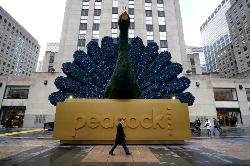 © Reuters. A peacock is pictured outside NBC headquarters at Rockefeller Center in the Manhattan borough of New York City