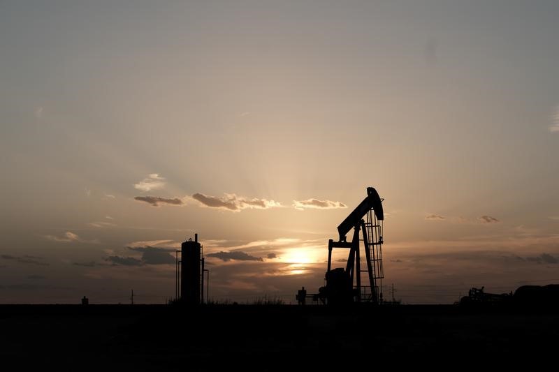 原油先物が1％高、貿易協定進展で需要への楽観広がる