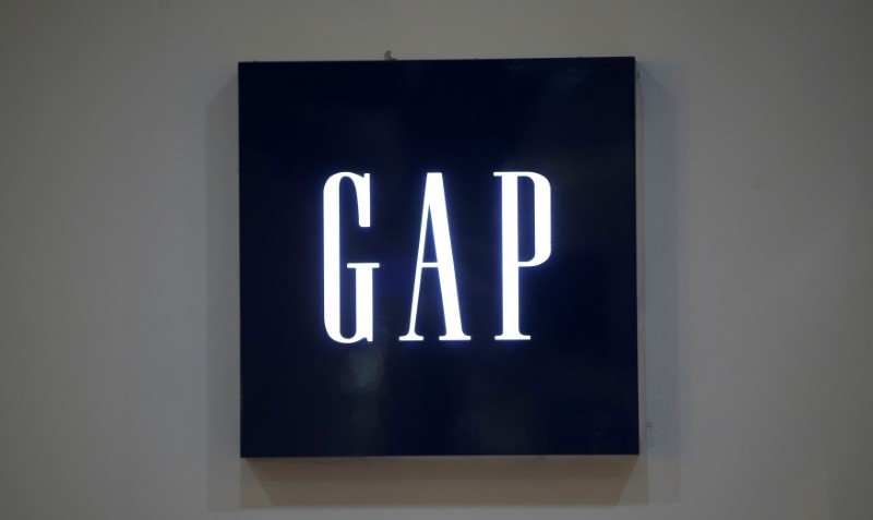 © Reuters. FILE PHOTO: Logo of GAP clothing retailer is seen at company's store at Tbilisi Mall in Tbilisi